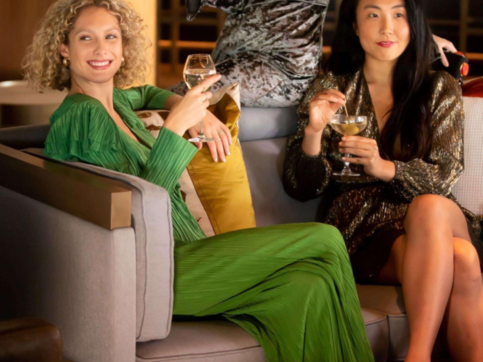 The William Inglis Mgallery Warwick Farm Buitenkant foto Two women socializing