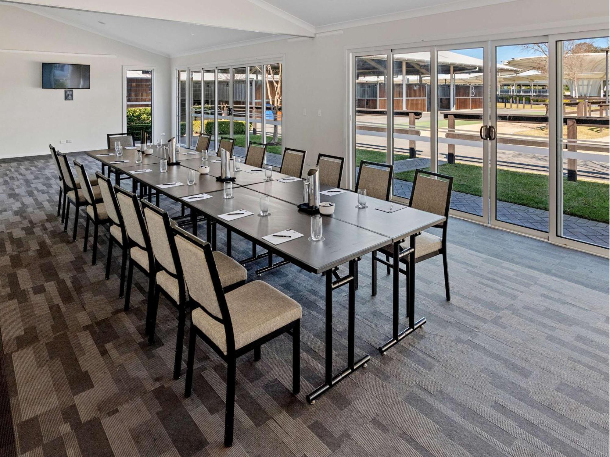 The William Inglis Mgallery Warwick Farm Buitenkant foto Meeting room at the hotel