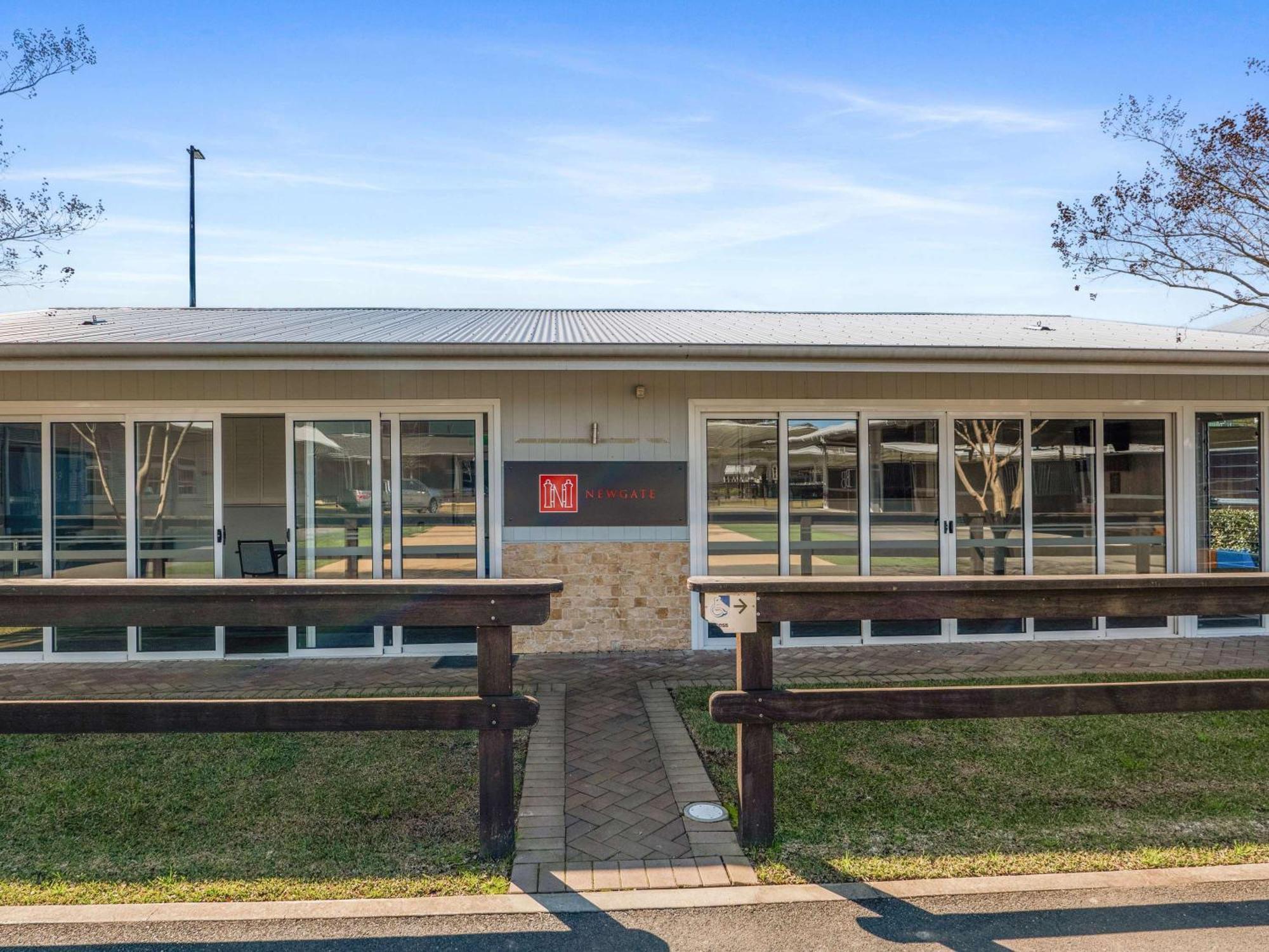 The William Inglis Mgallery Warwick Farm Buitenkant foto The station building