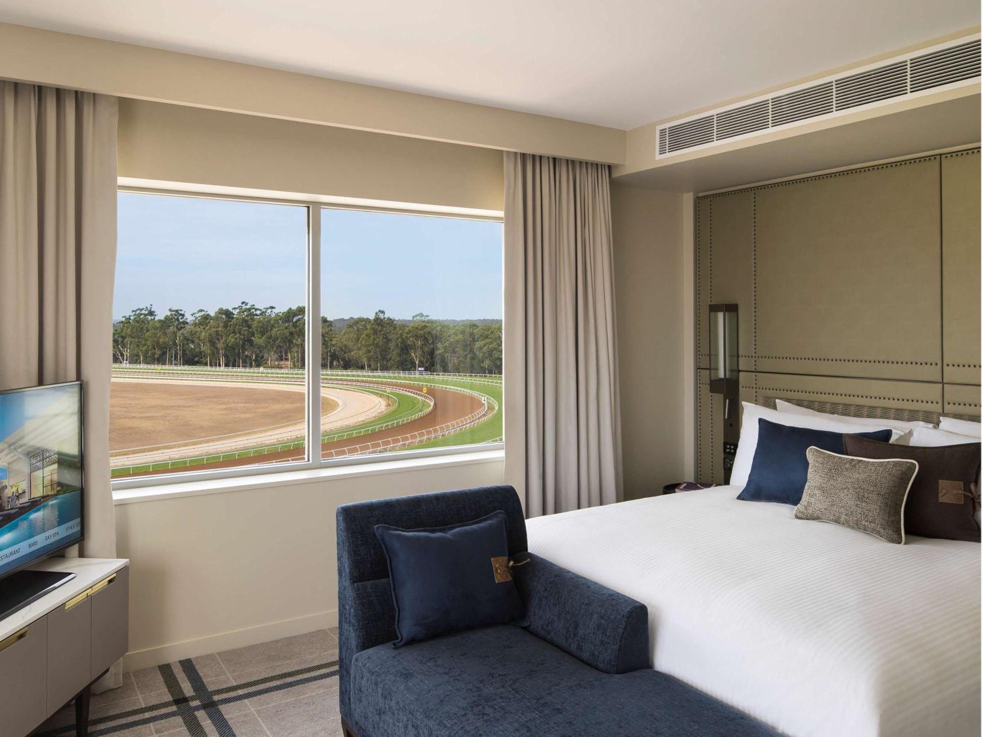 The William Inglis Mgallery Warwick Farm Buitenkant foto A bedroom at the Emirates Aviation Resort